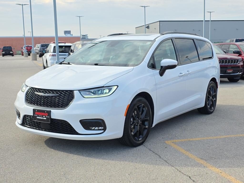 used 2023 Chrysler Pacifica car, priced at $33,695