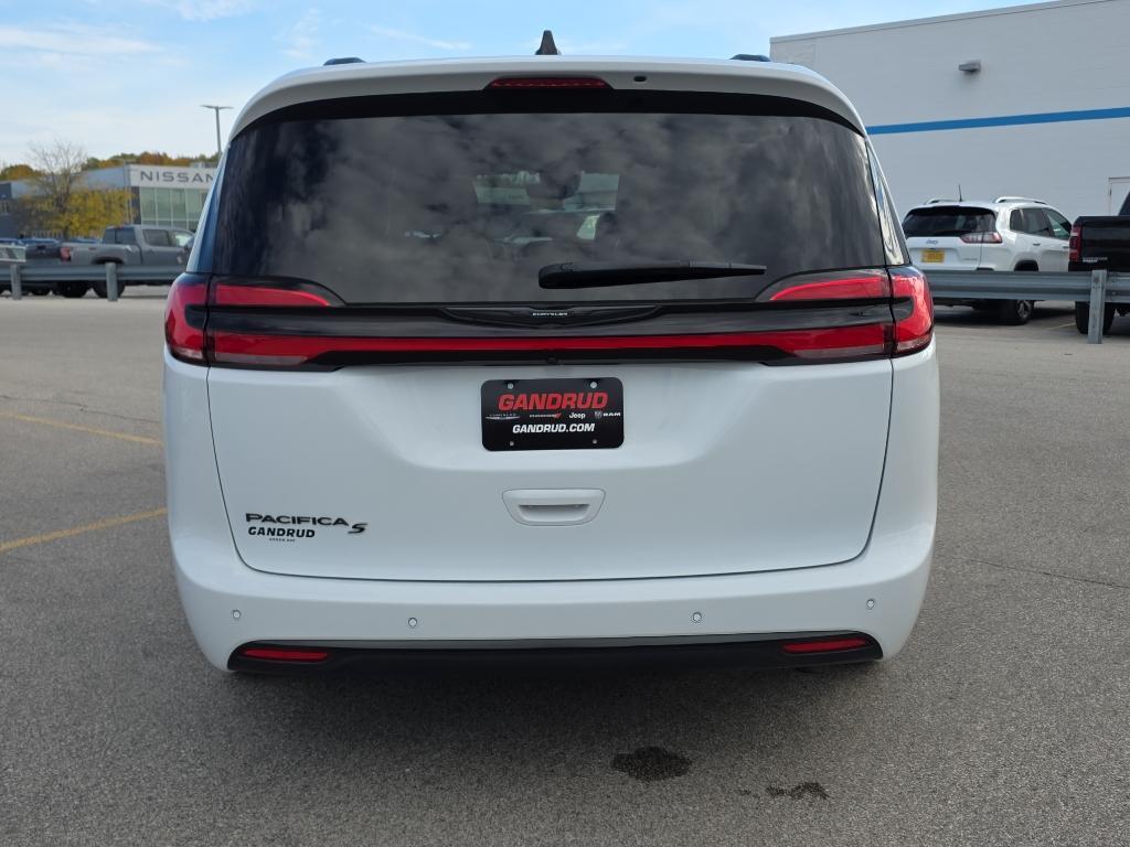 used 2023 Chrysler Pacifica car, priced at $33,695