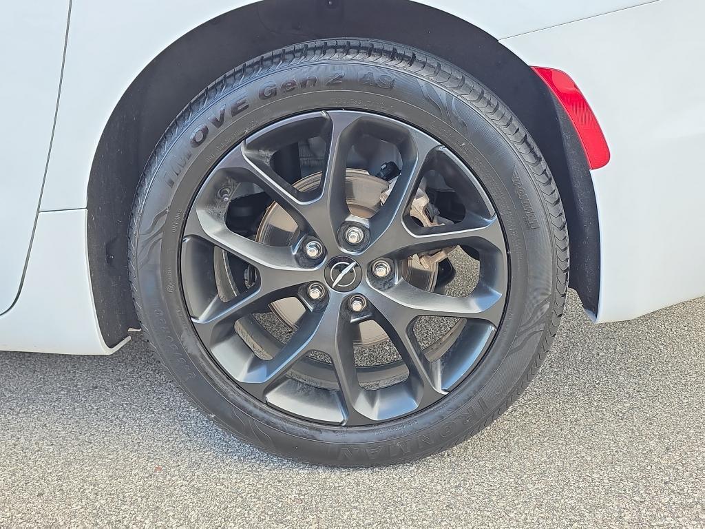 used 2023 Chrysler Pacifica car, priced at $33,695