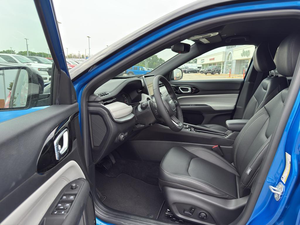 new 2025 Jeep Compass car, priced at $34,733