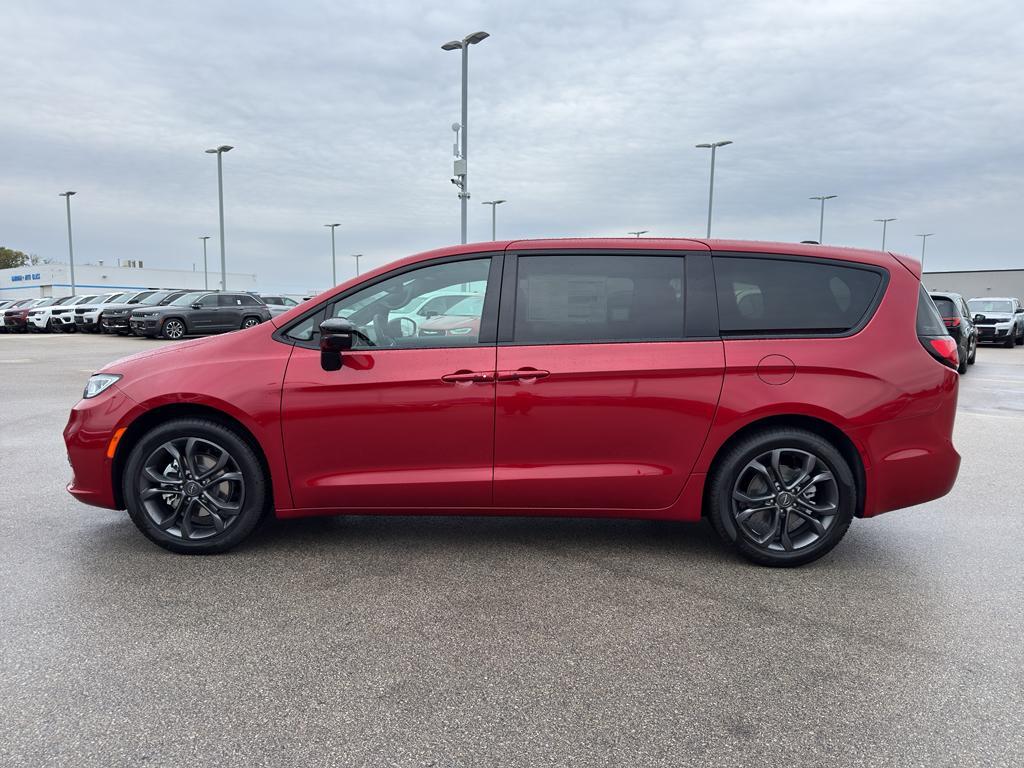 new 2026 Chrysler Pacifica car, priced at $46,757
