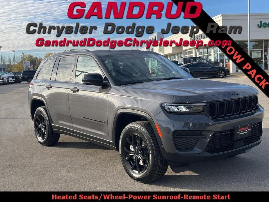 new 2025 Jeep Grand Cherokee car, priced at $45,999