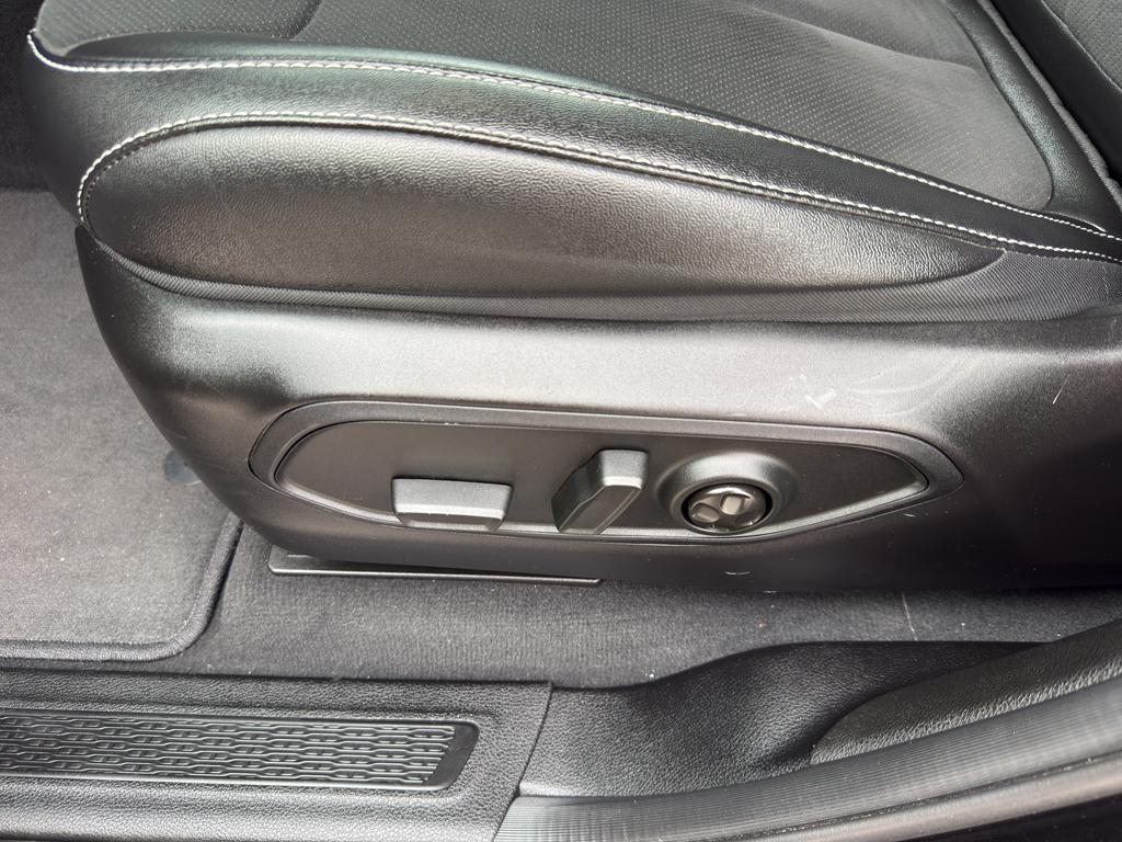 used 2024 Jeep Grand Cherokee L car, priced at $34,495