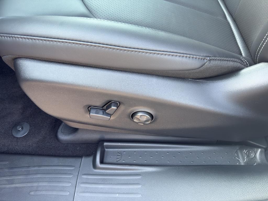 new 2025 Chrysler Pacifica car, priced at $43,574