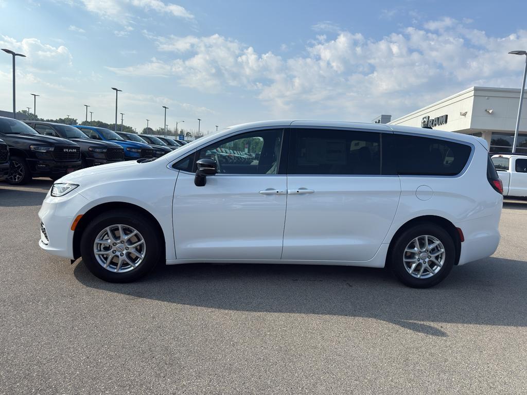 new 2025 Chrysler Pacifica car, priced at $43,574