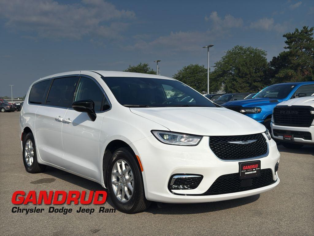 new 2025 Chrysler Pacifica car, priced at $43,574