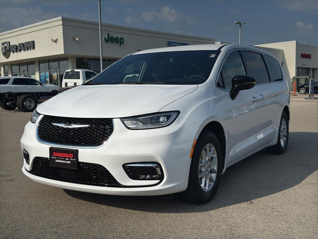 new 2025 Chrysler Pacifica car, priced at $43,574