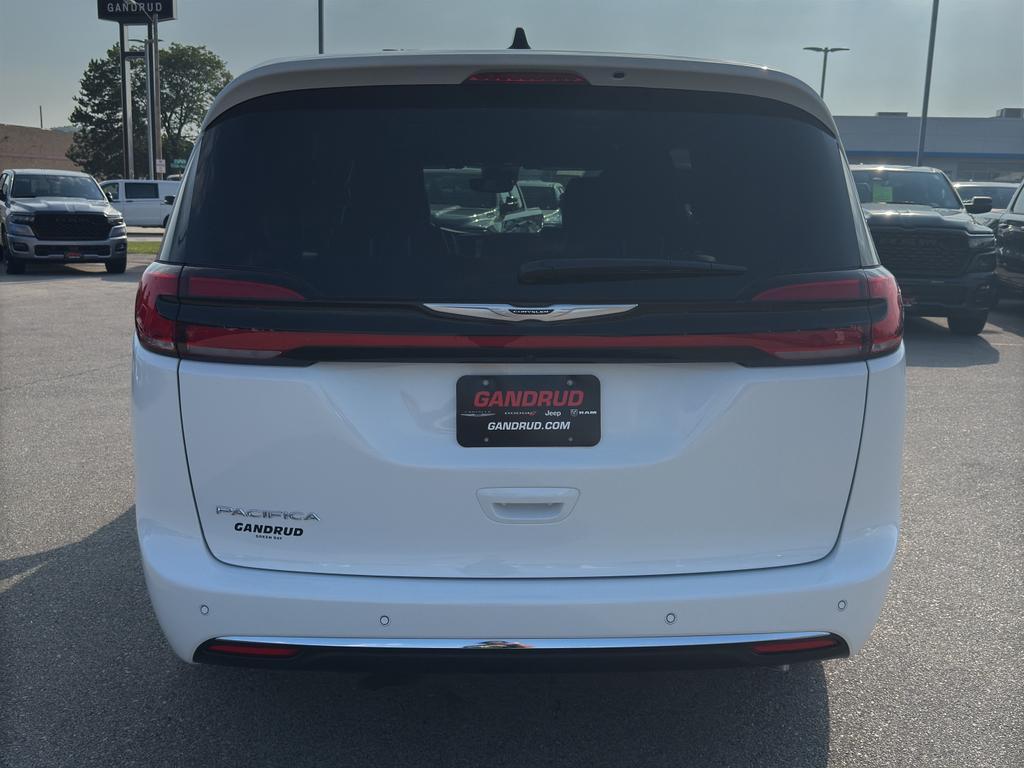 new 2025 Chrysler Pacifica car, priced at $43,574