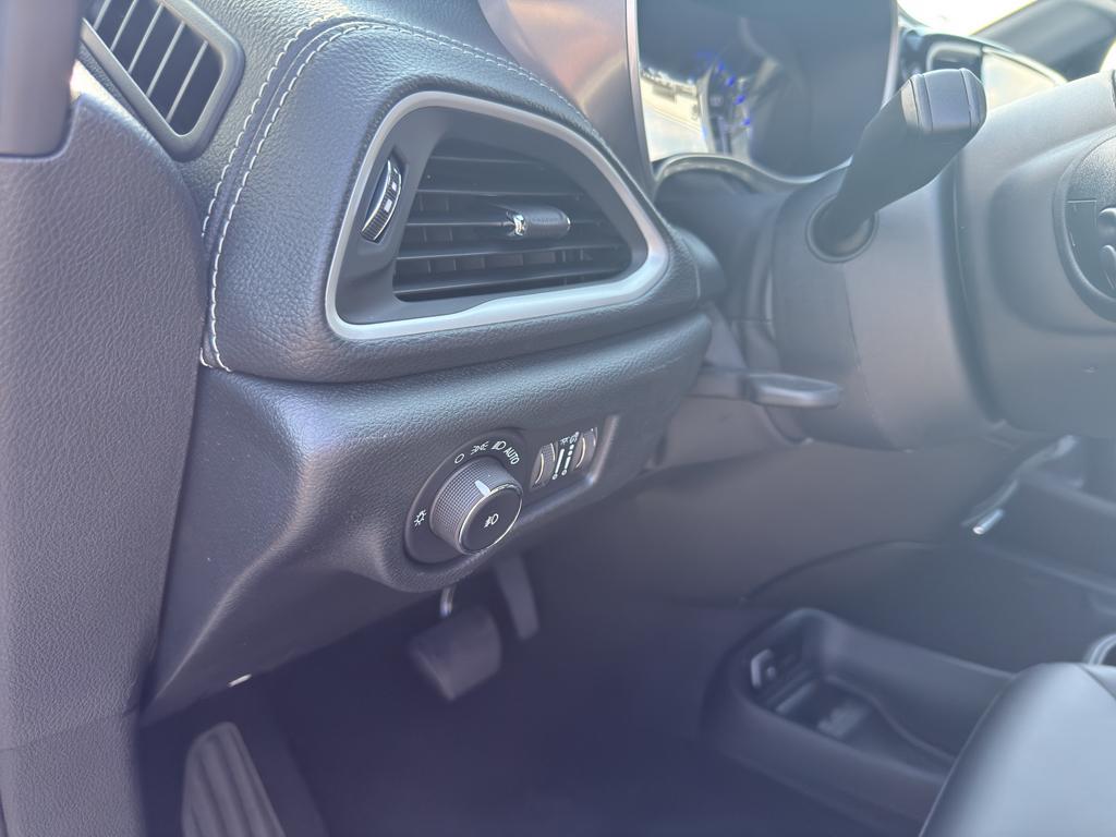 new 2025 Chrysler Pacifica car, priced at $43,574