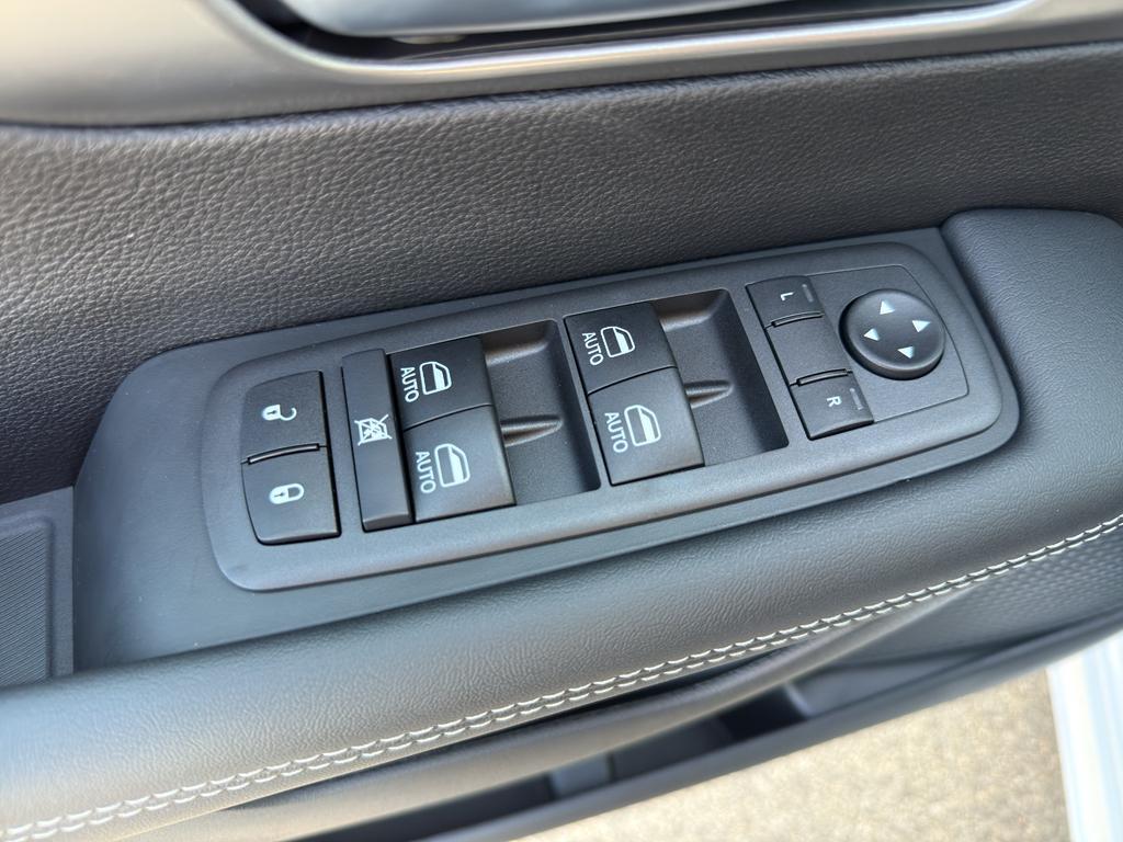 new 2025 Chrysler Pacifica car, priced at $43,574