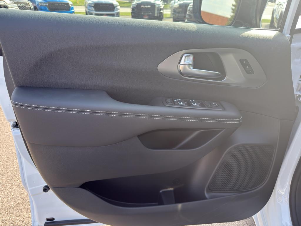 new 2025 Chrysler Pacifica car, priced at $43,574