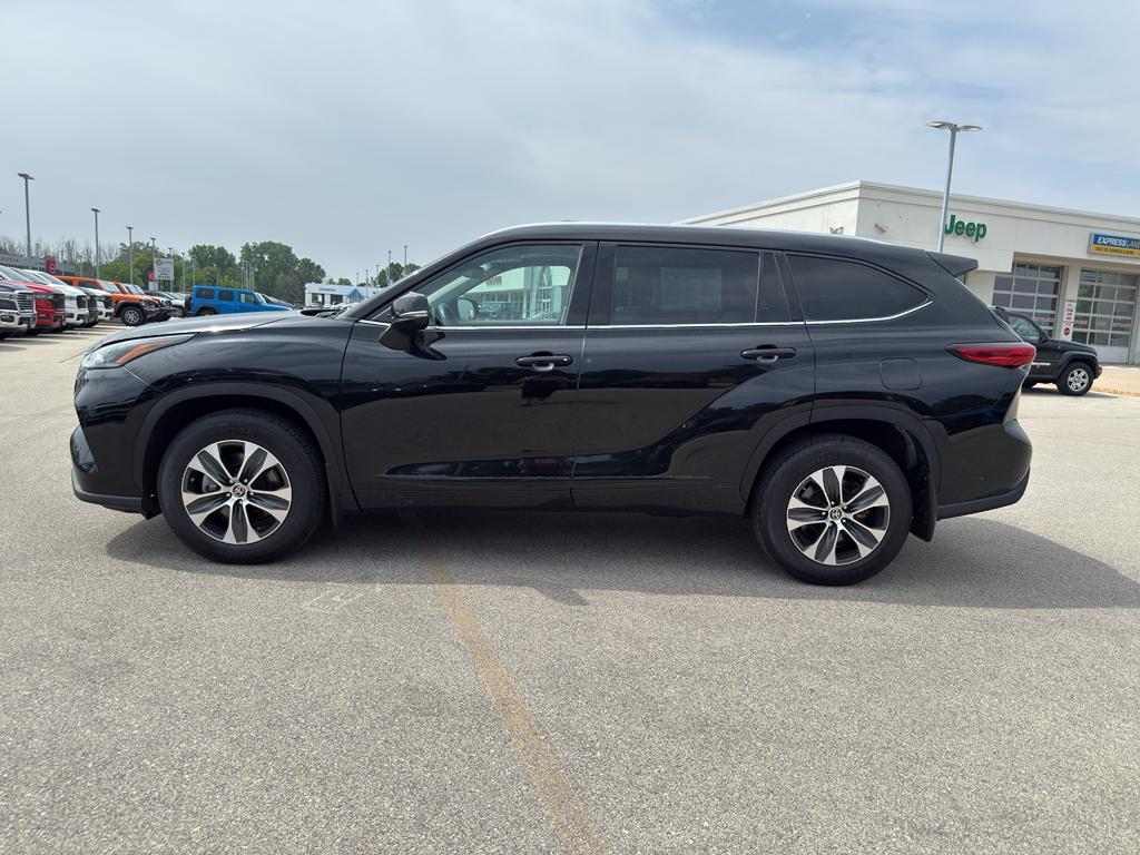 used 2021 Toyota Highlander car, priced at $35,295