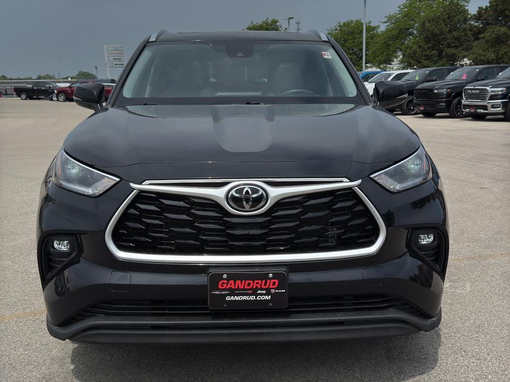 used 2021 Toyota Highlander car, priced at $35,295