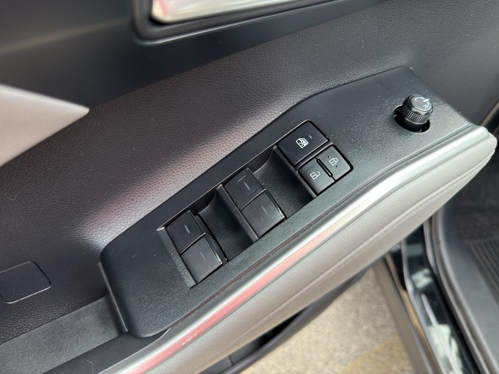 used 2021 Toyota Highlander car, priced at $35,295