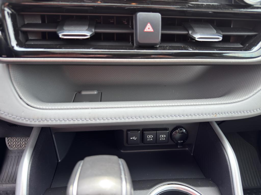 used 2021 Toyota Highlander car, priced at $35,295