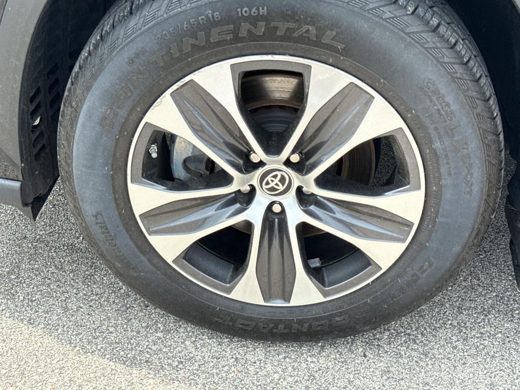 used 2021 Toyota Highlander car, priced at $35,295