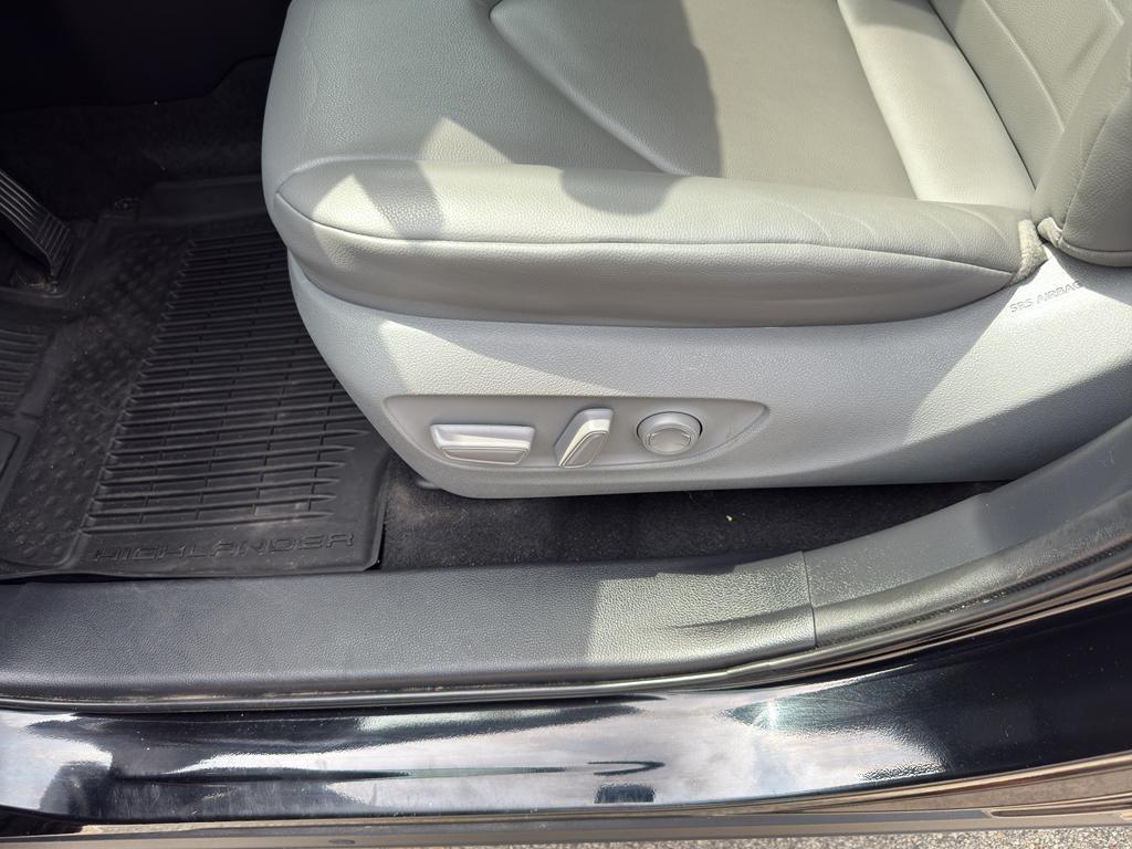 used 2021 Toyota Highlander car, priced at $35,295