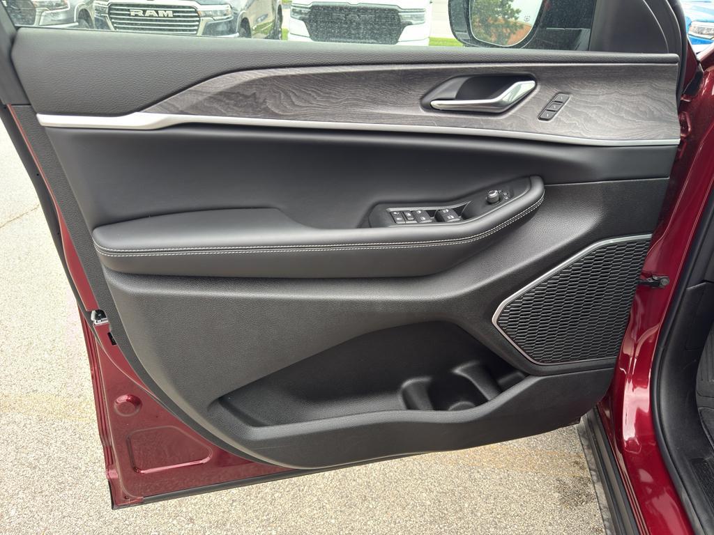 new 2025 Jeep Grand Cherokee L car, priced at $58,757