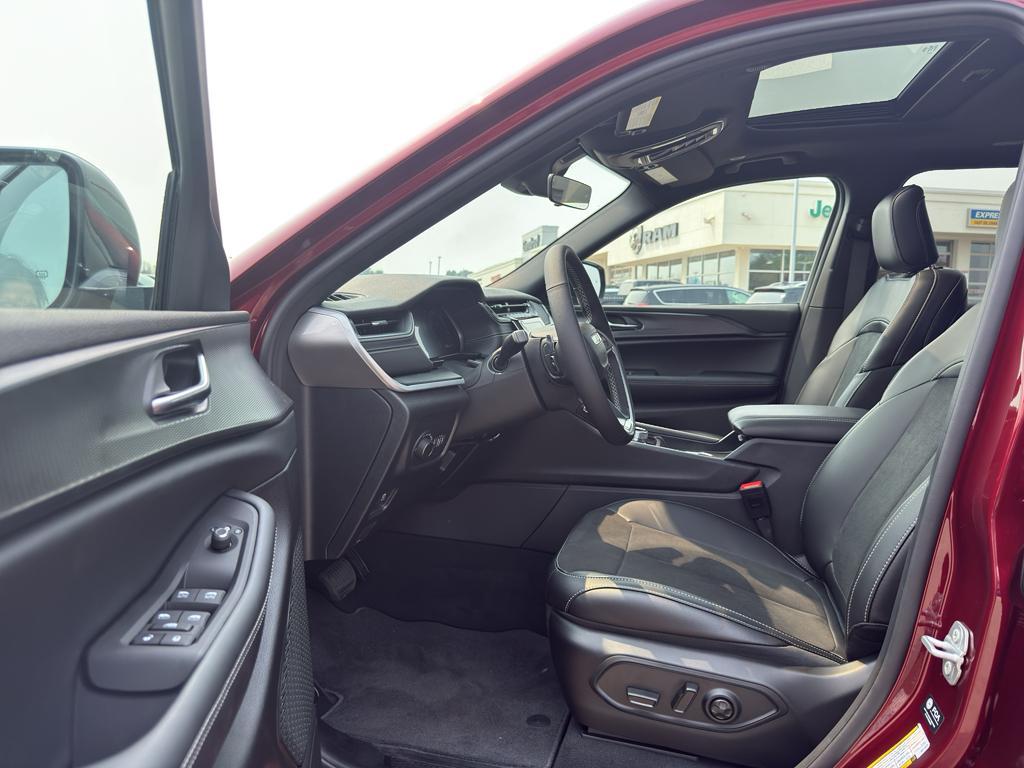 new 2025 Jeep Grand Cherokee L car, priced at $46,938