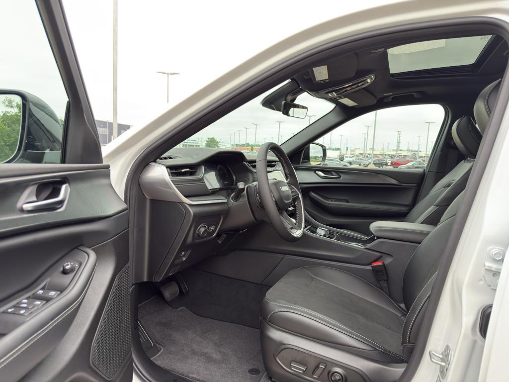 new 2025 Jeep Grand Cherokee L car, priced at $49,130