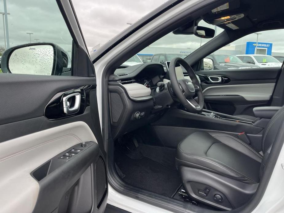 new 2025 Jeep Compass car, priced at $33,499