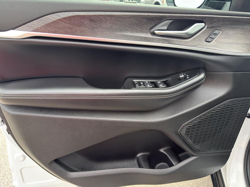 used 2024 Jeep Grand Cherokee L car, priced at $38,795