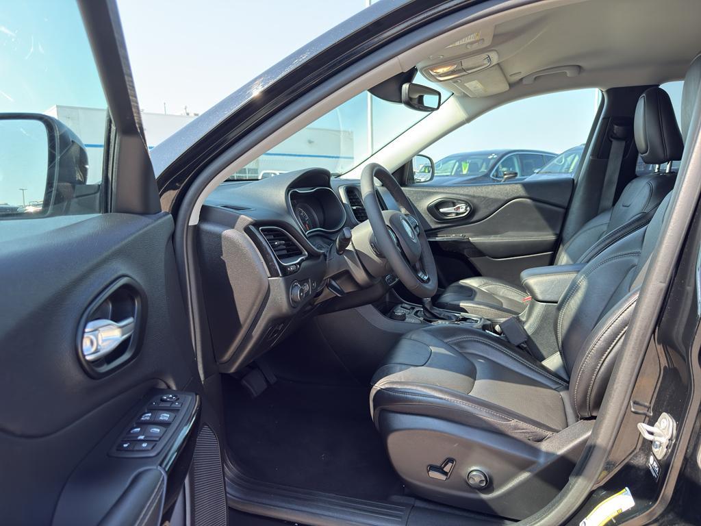 used 2023 Jeep Cherokee car, priced at $23,995