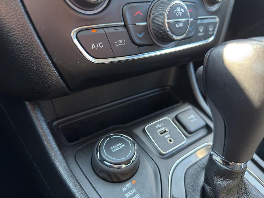 used 2023 Jeep Cherokee car, priced at $23,995