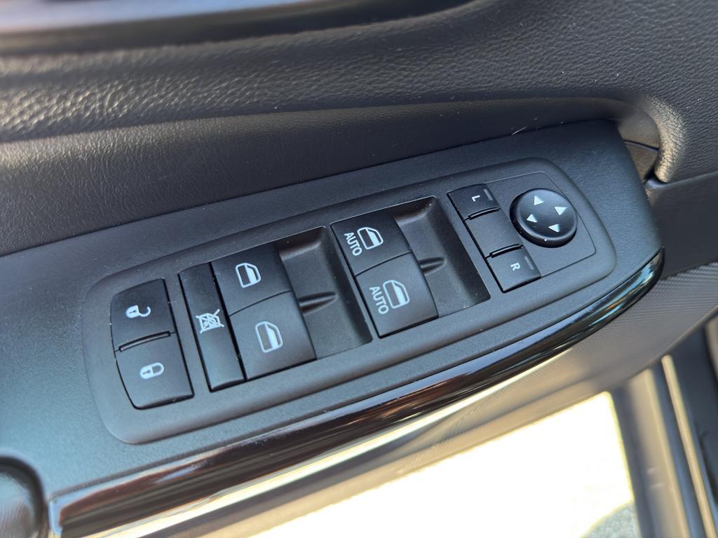 used 2023 Jeep Cherokee car, priced at $23,995