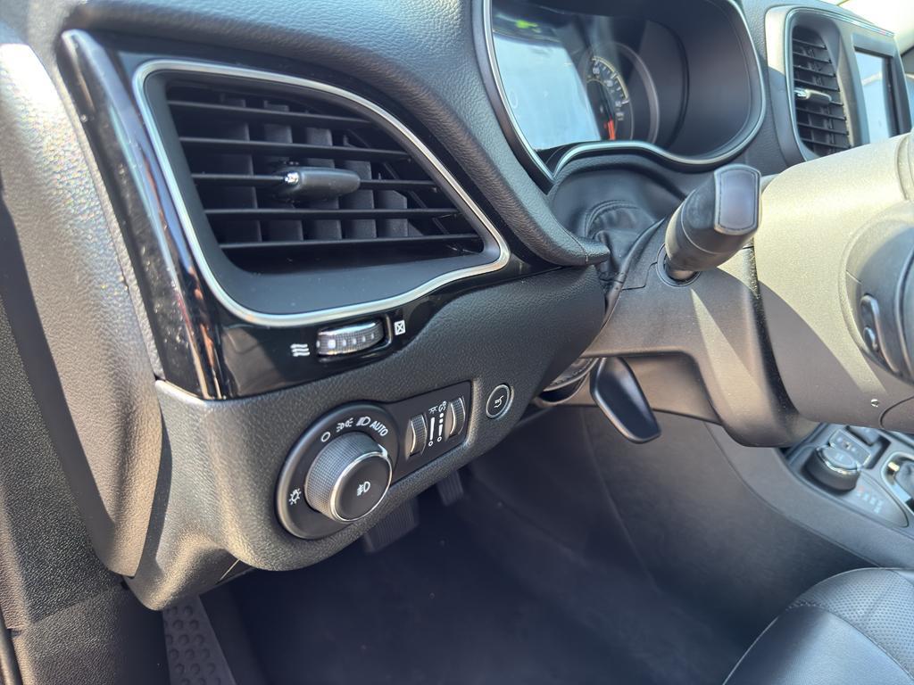 used 2023 Jeep Cherokee car, priced at $23,995