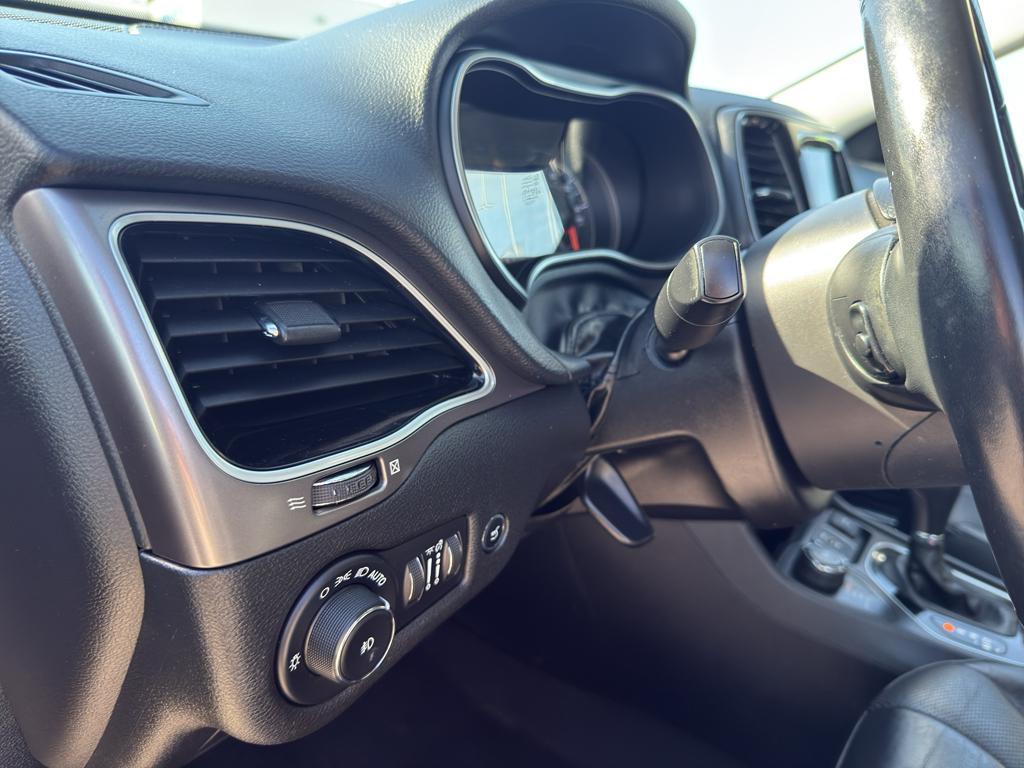 used 2020 Jeep Cherokee car, priced at $15,995