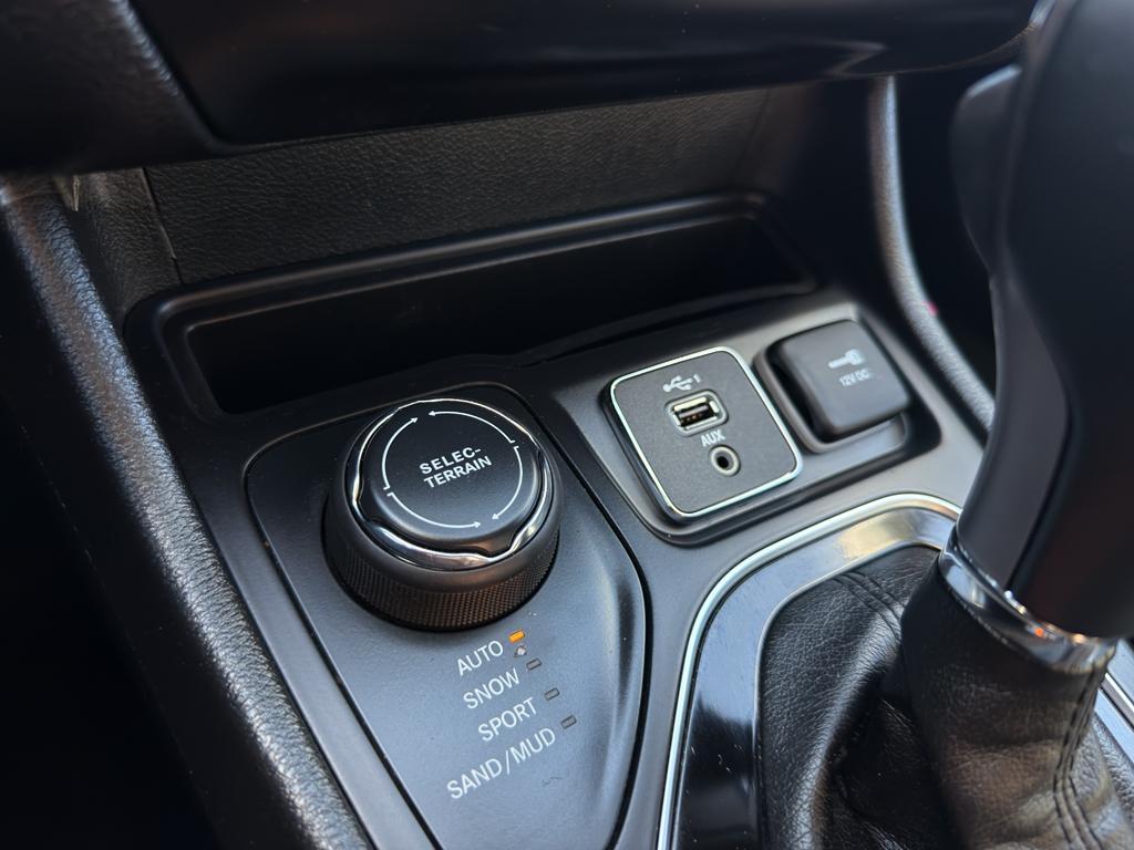 used 2020 Jeep Cherokee car, priced at $15,995