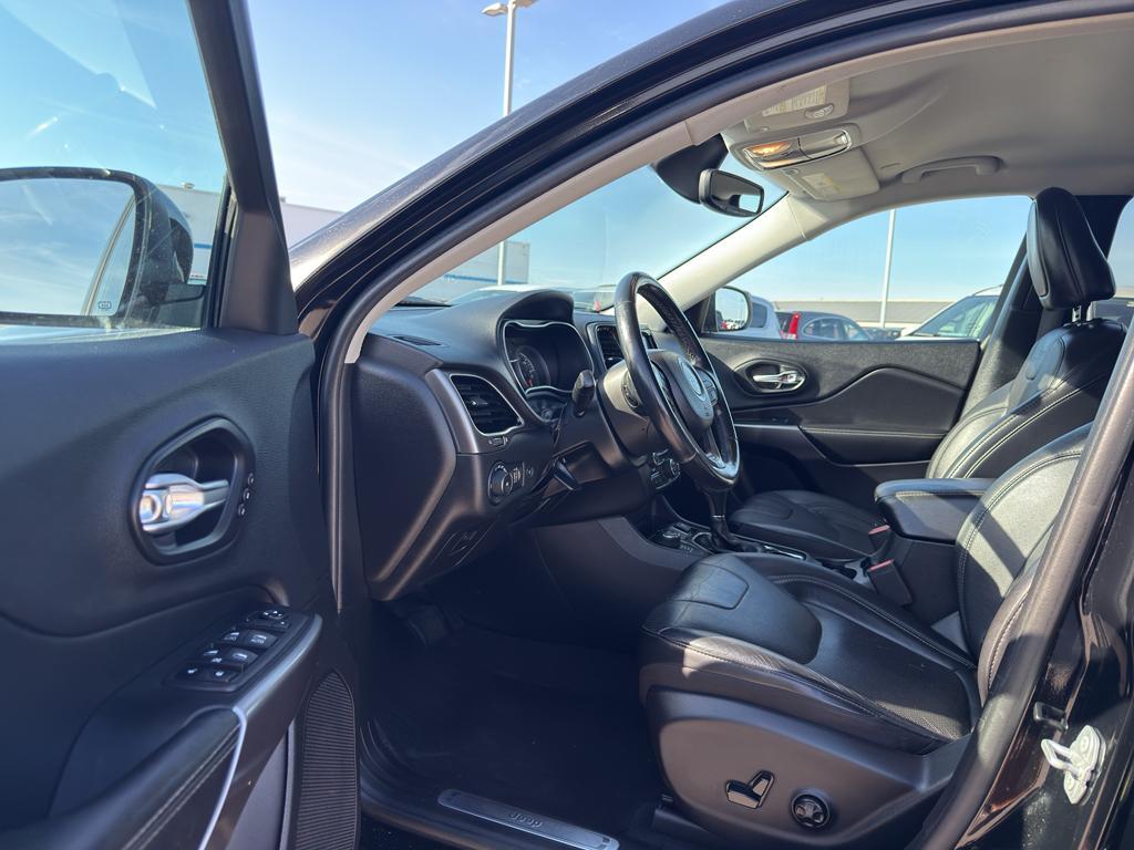 used 2020 Jeep Cherokee car, priced at $15,995