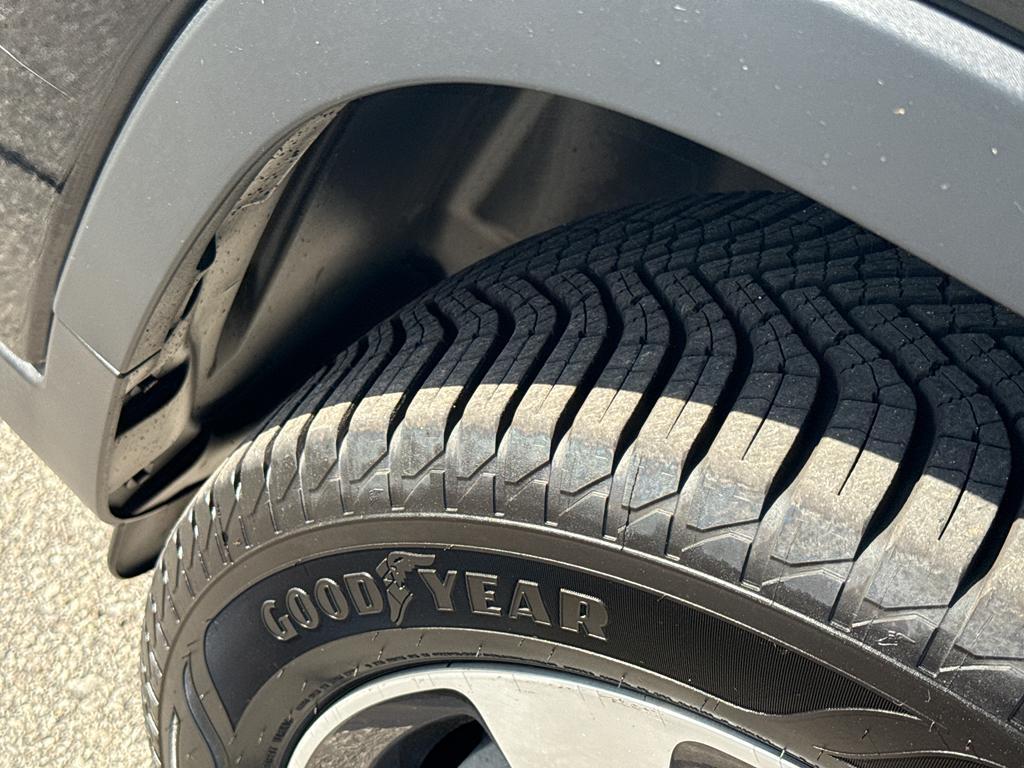 used 2020 Jeep Cherokee car, priced at $15,995