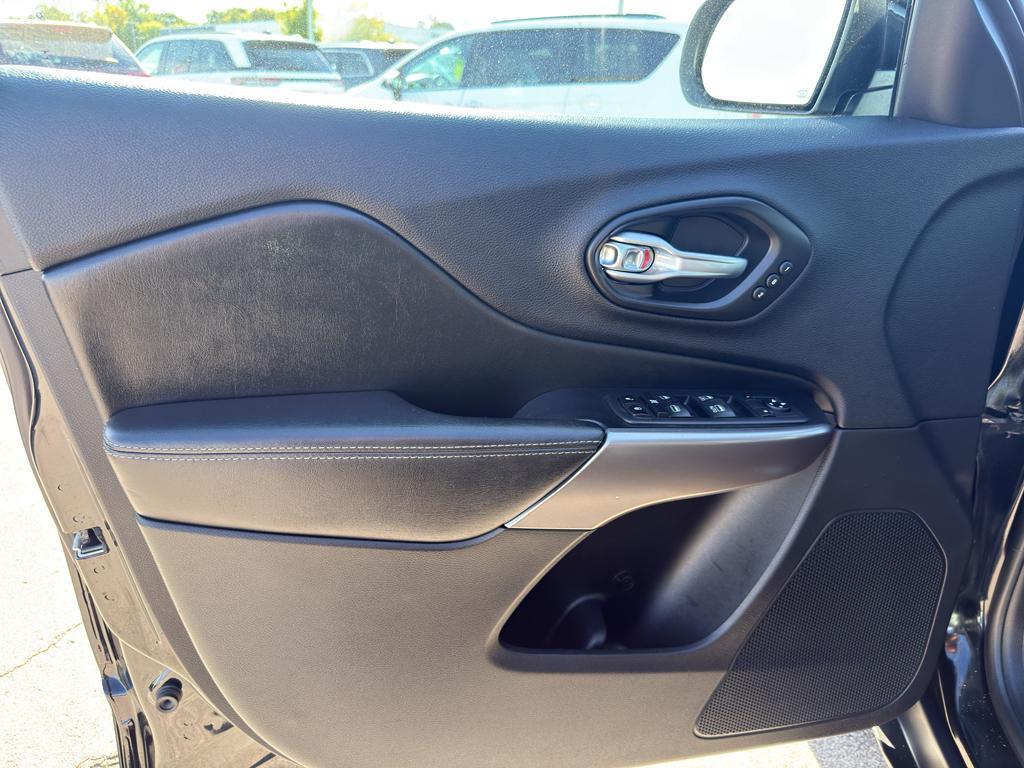 used 2020 Jeep Cherokee car, priced at $15,995