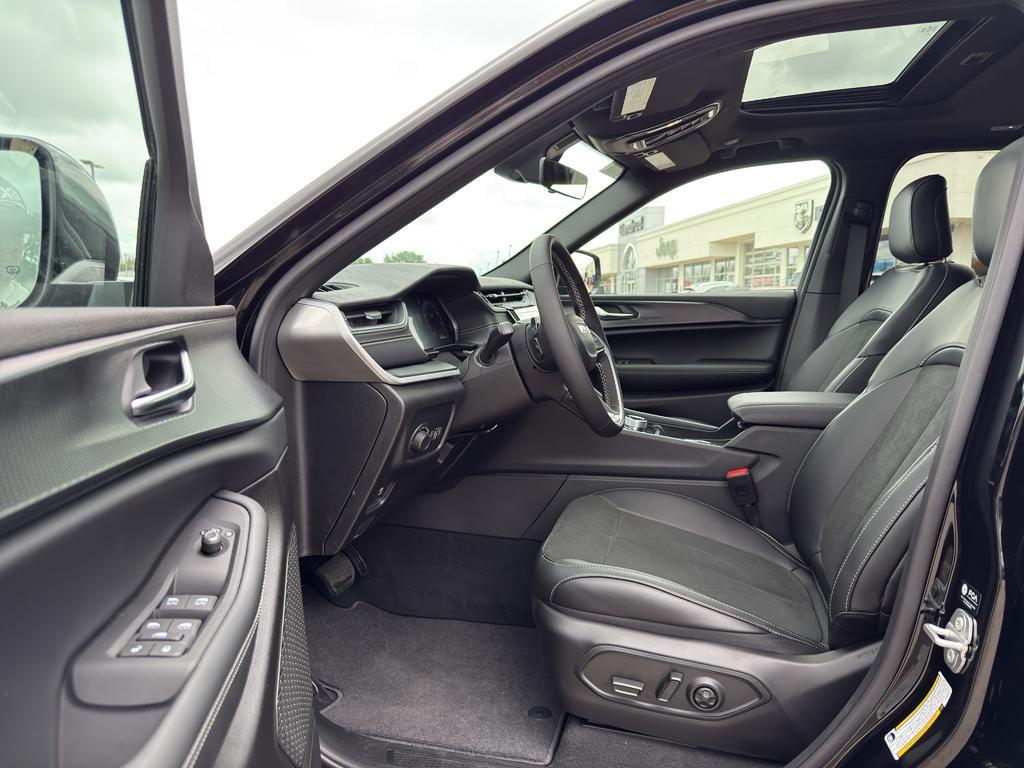 new 2025 Jeep Grand Cherokee car, priced at $48,478