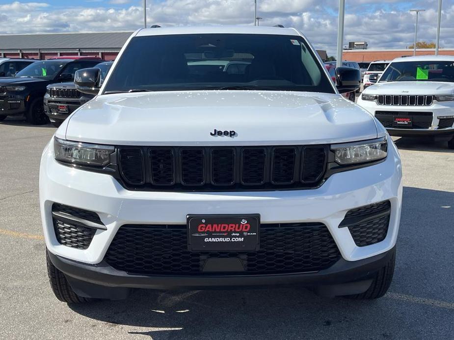 new 2025 Jeep Grand Cherokee car, priced at $43,999