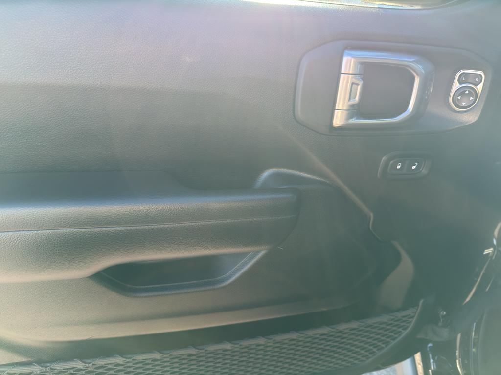 used 2021 Jeep Gladiator car, priced at $35,595