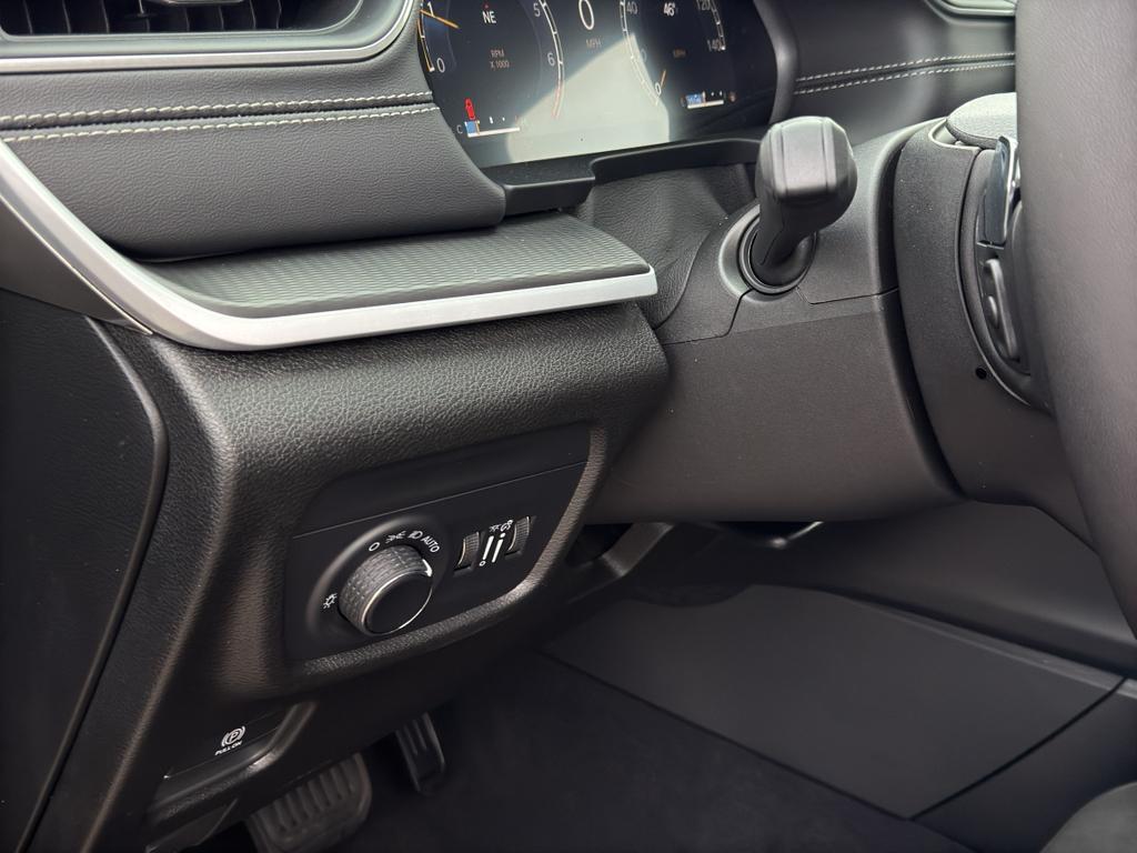 new 2025 Jeep Grand Cherokee car, priced at $46,103