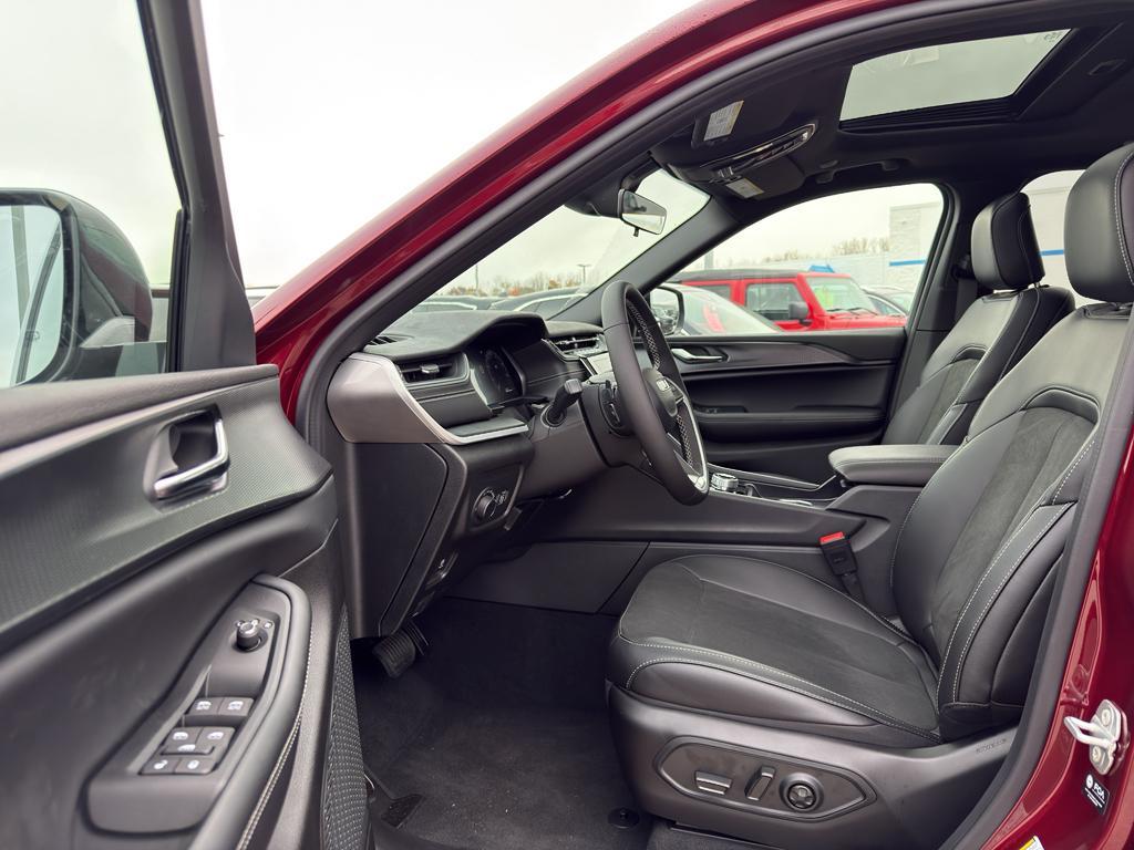 new 2025 Jeep Grand Cherokee car, priced at $46,103