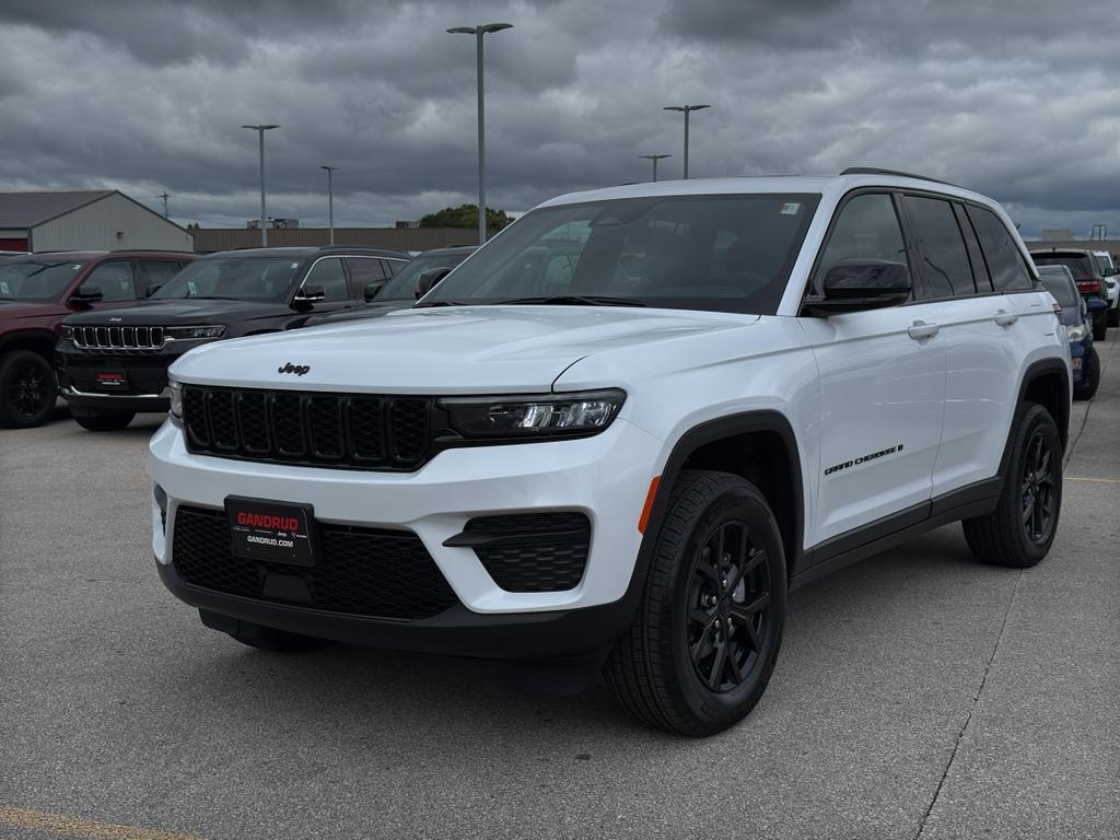 new 2025 Jeep Grand Cherokee car, priced at $44,942