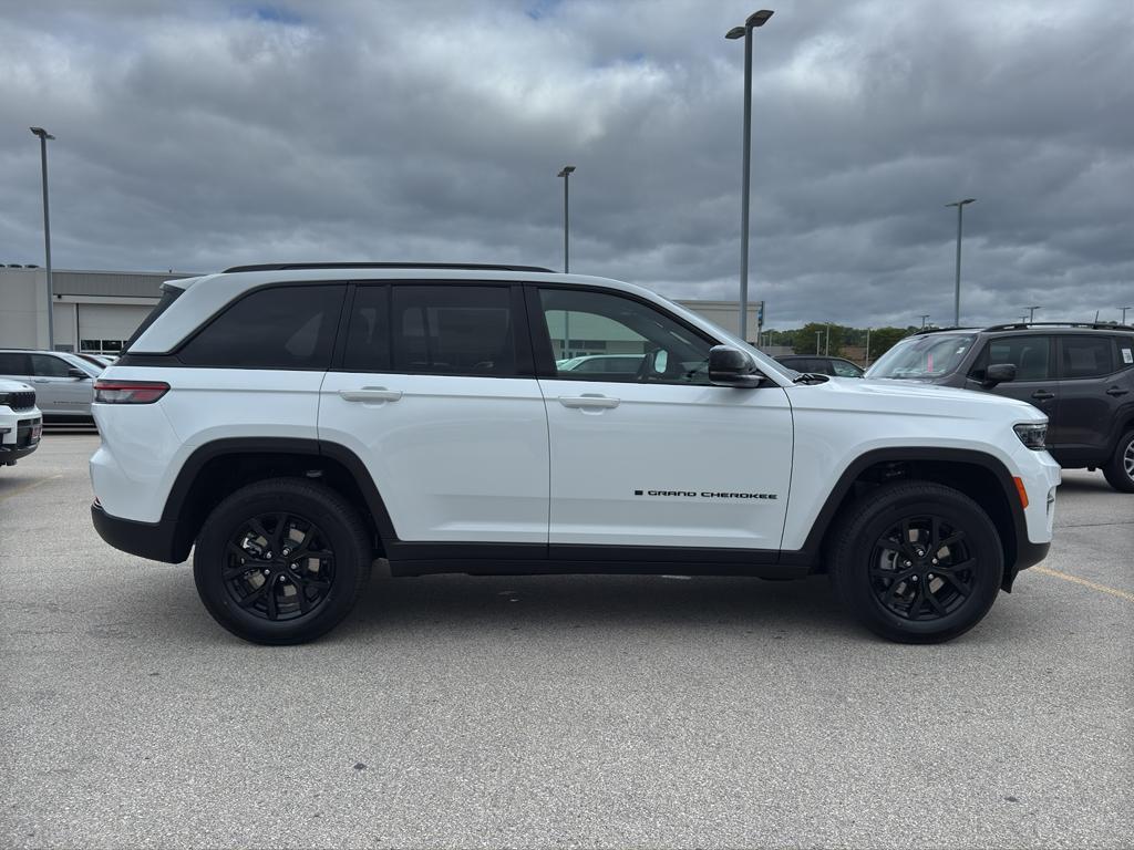 new 2025 Jeep Grand Cherokee car, priced at $44,942