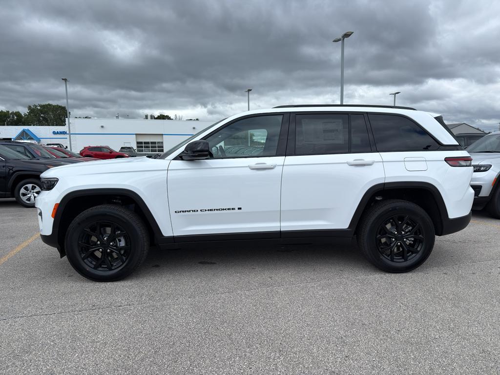 new 2025 Jeep Grand Cherokee car, priced at $44,942