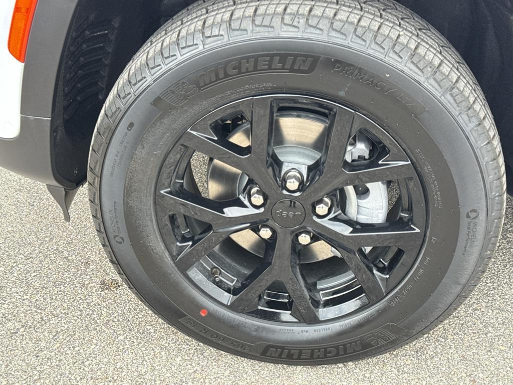 new 2025 Jeep Grand Cherokee car, priced at $44,942