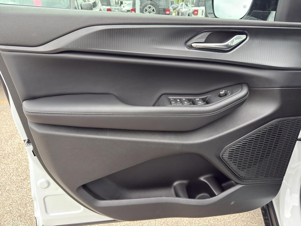 new 2025 Jeep Grand Cherokee car, priced at $44,942