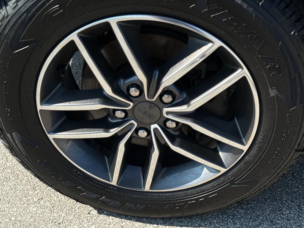 used 2020 Jeep Grand Cherokee car, priced at $20,395