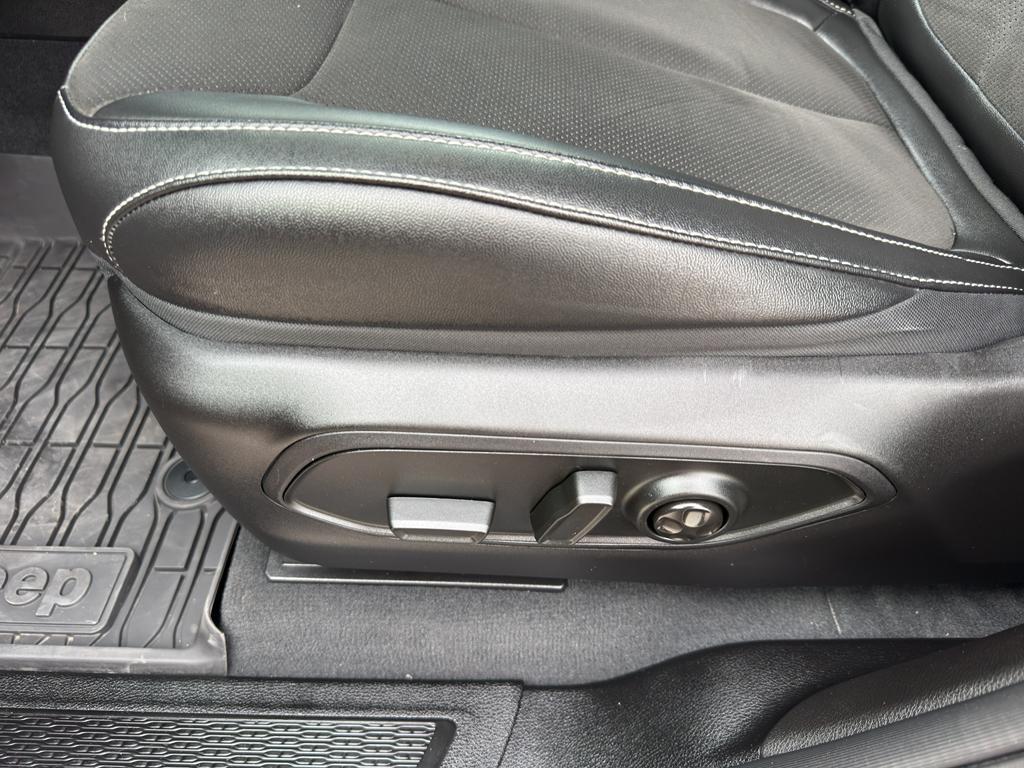 used 2024 Jeep Grand Cherokee car, priced at $35,295