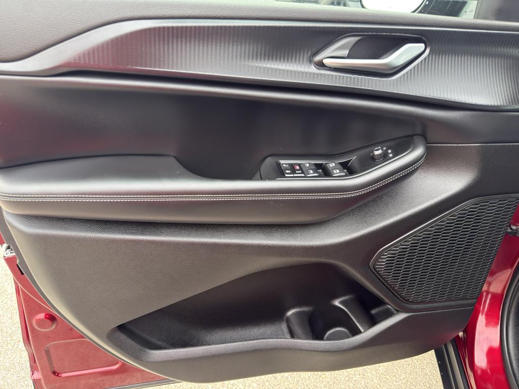 used 2024 Jeep Grand Cherokee car, priced at $35,295