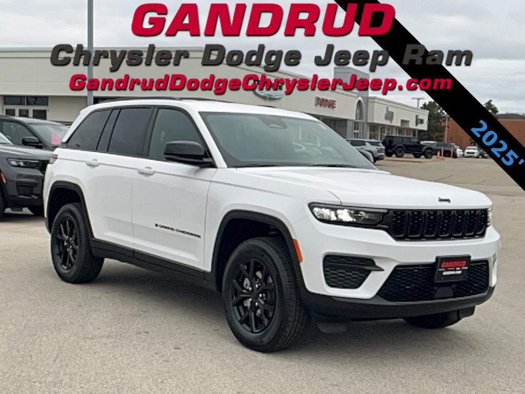 new 2025 Jeep Grand Cherokee car, priced at $41,397