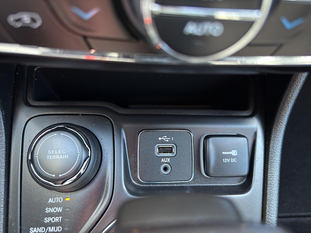 used 2023 Jeep Cherokee car, priced at $28,295